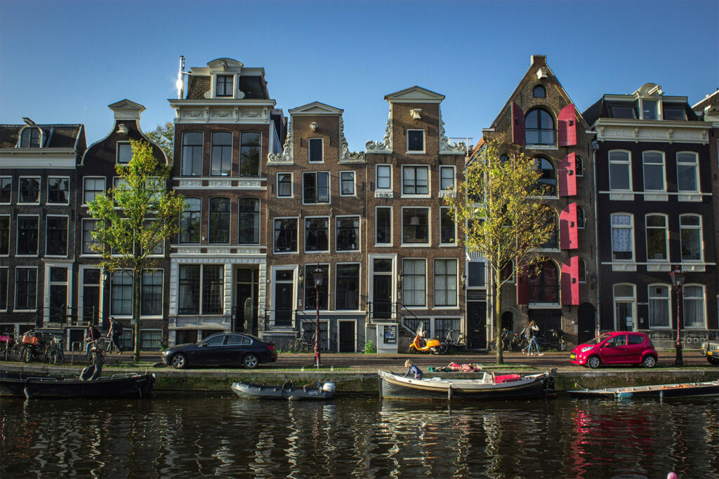 Netherlands: windmills, canals & colourful streets