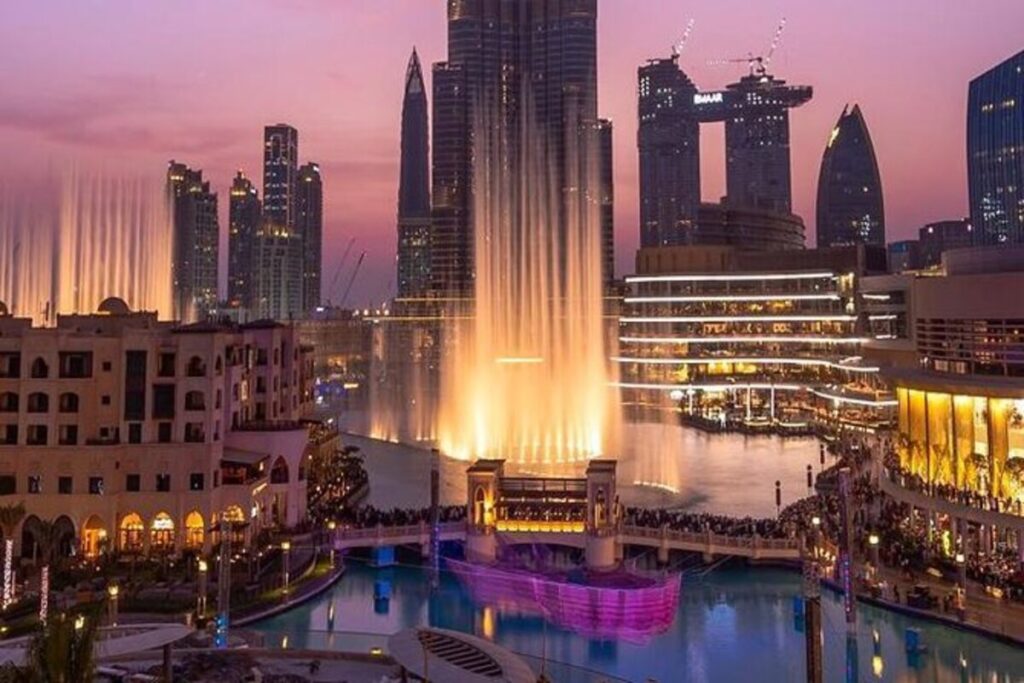 Dubai Mall Fountain Show – Dubai Mall fountain show with free musical water spectacle in the evening