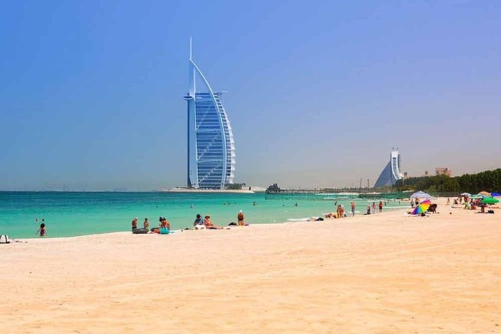 Jumeirah Beach – Jumeirah Beach Dubai free public beach with iconic skyline views