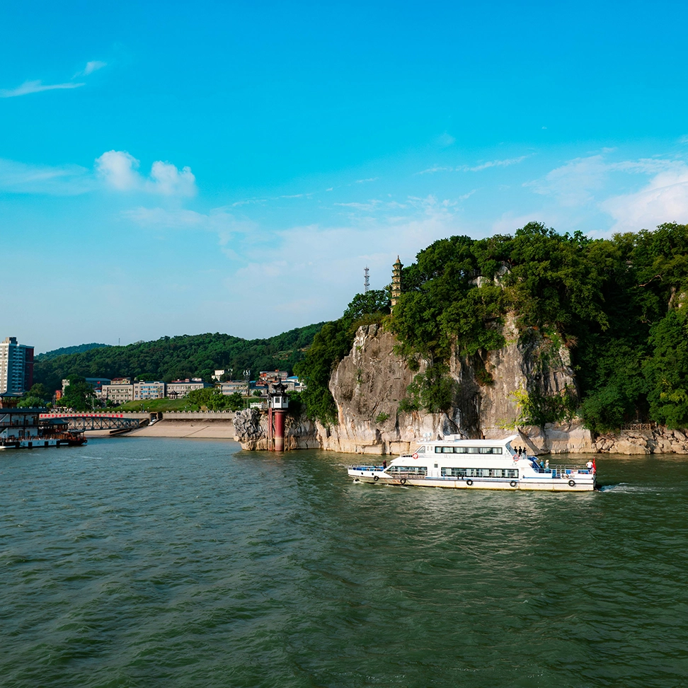 China holiday packages featuring cultural sites and city experiences